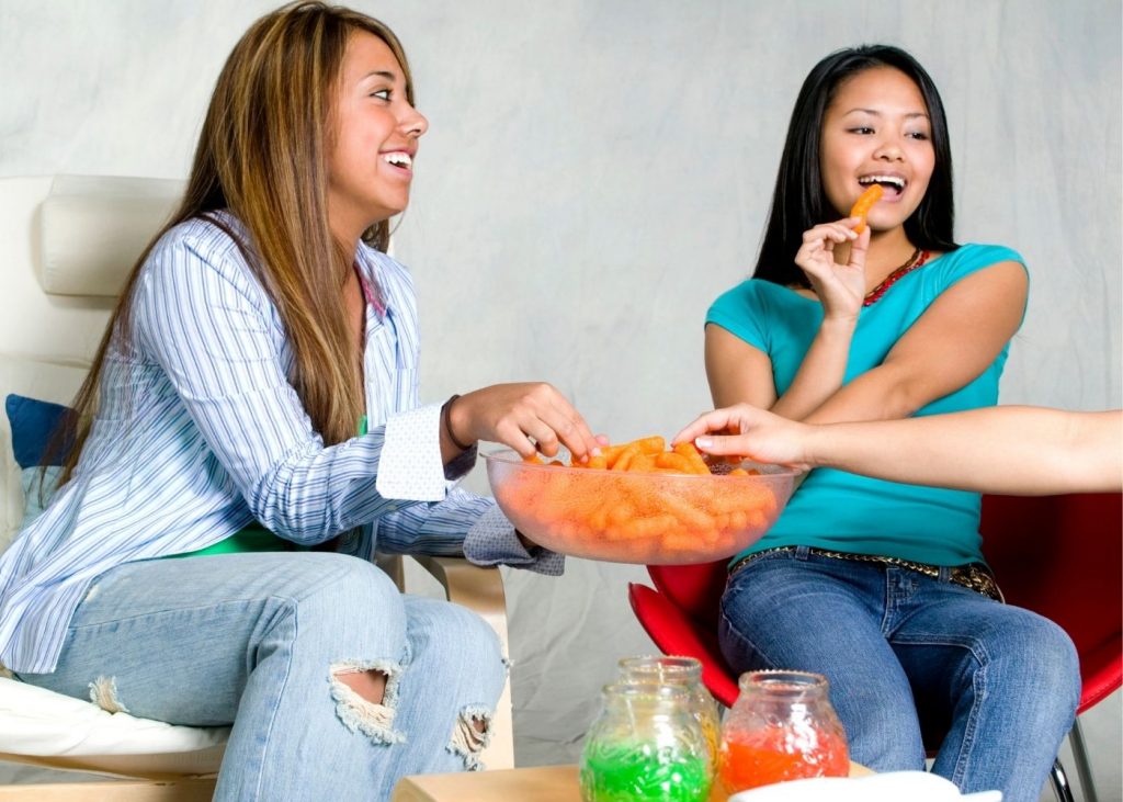 Teenagers snacking naturopathy immunity